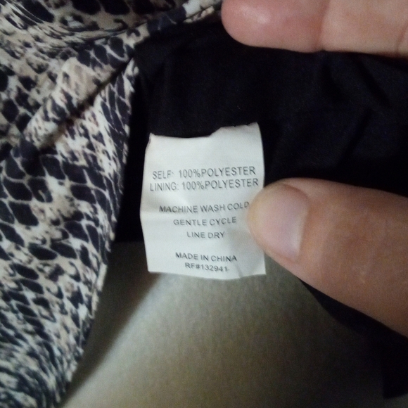 Amanda Uprichard Gray Reptile Snake Print V Neck Button Detail Tank Top Medium - Picture 8 of 8